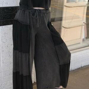 POL Black and Gray Knit Pants